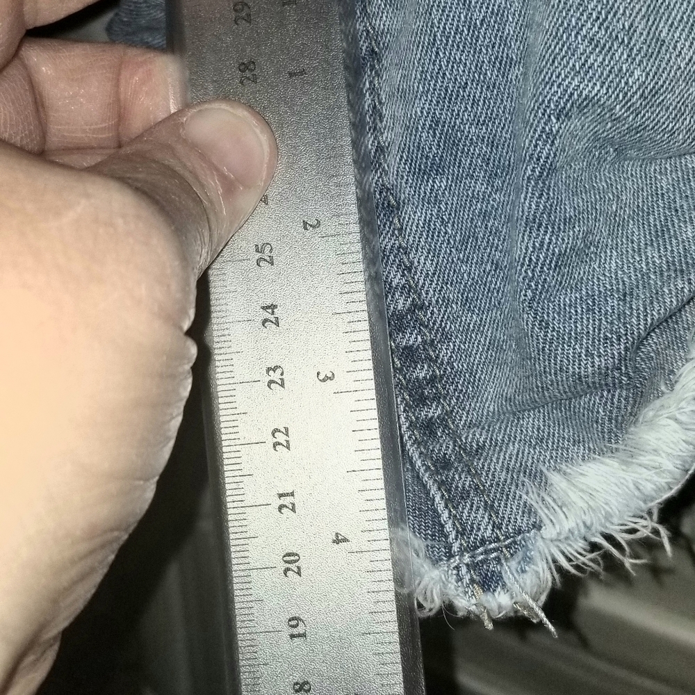 Shorts - Picture 3 of 4